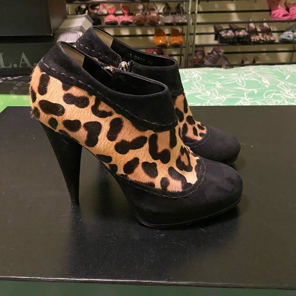 VINTAGE Gently Used Dior Heels - Picture 1 of 5